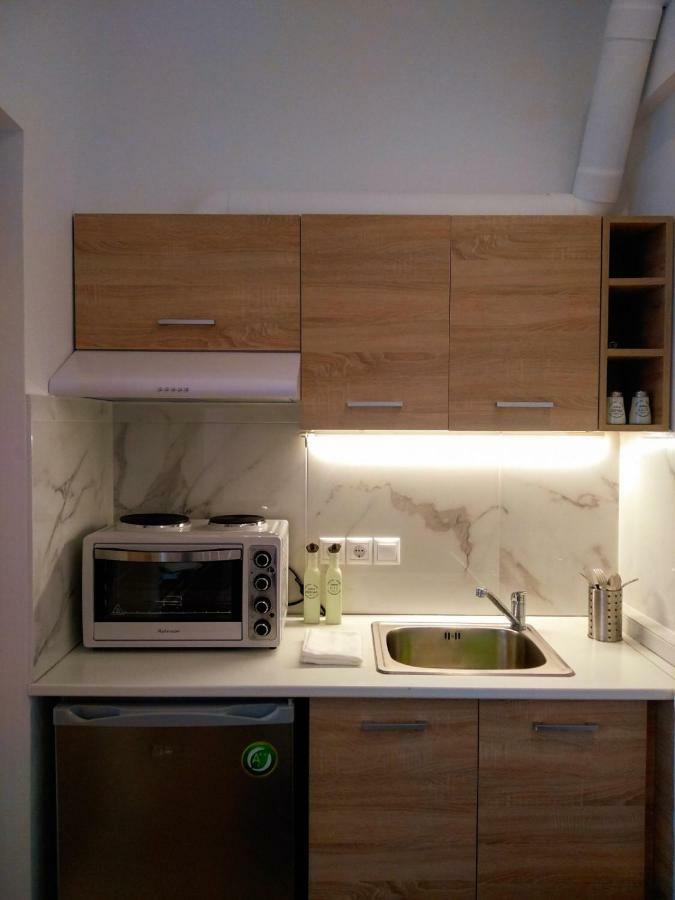 White Tundra Studio Атина Екстериор снимка